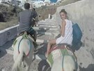 Turisté na Santorini vyuívají osly jako dopravu. Ostrov chce tuto slubu...