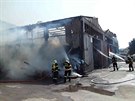 Des�tky hasi�� bojovaly v Ol�anech na �umpersku s velk�m po��rem pr�myslov�...