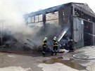 Des�tky hasi�� bojovaly v Ol�anech na �umpersku s velk�m po��rem pr�myslov�...