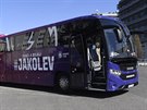 Autobus oficiálního dopravce eské hokejové reprezentace Scanie s motivy...