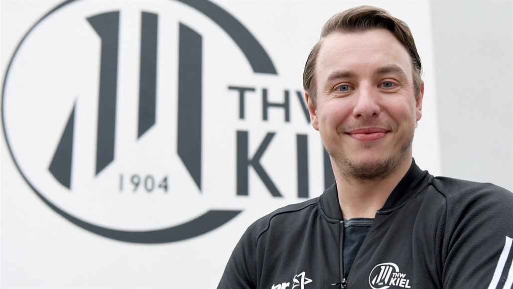 Filip Jícha je nyní v Kielu ještě asistentem, ale slavný klub v příští sezoně...