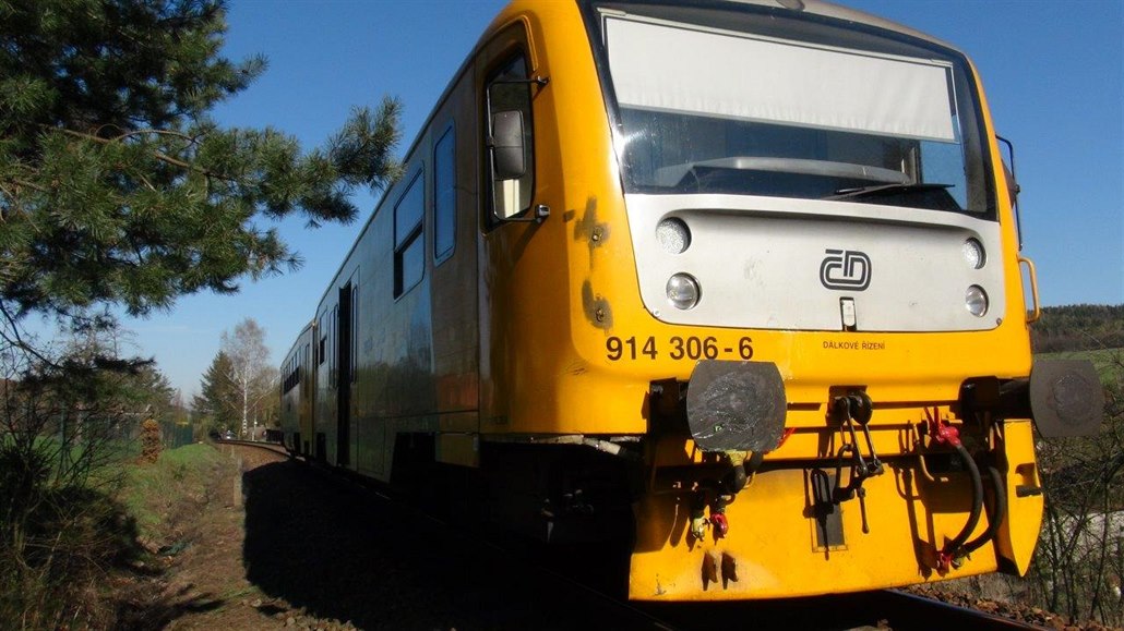 Na pejezdu v obci enkov na Píbramsku se ráno srazil vlak se sanitkou,...