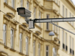 Vjezd do parkovací zóny v centru Brna už například v Rašínově ulici začínají...