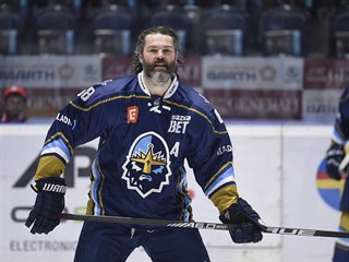 Kladenský Jaromír Jágr při rozbruslení v Pardubicích.