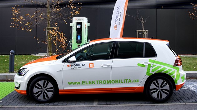 ČEZ aktuálně nabízí pět modelů elektromobilů od tří značek: Volkswagen (na fotce) Hyundai a Nissan.
