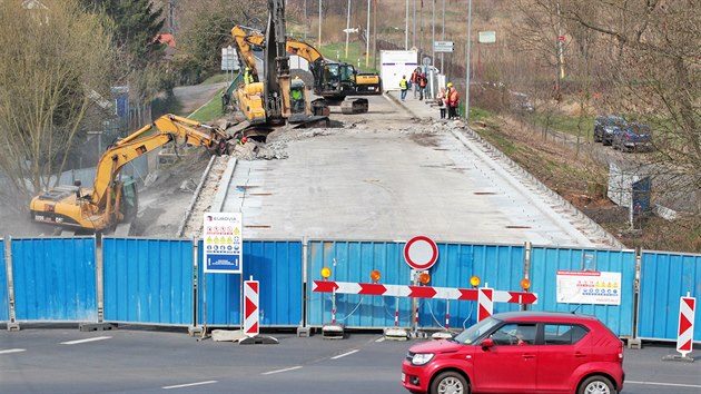 Začala demolice Doubského mostu přes řeku Ohři v Karlových Varech. (3. 4. 2019)