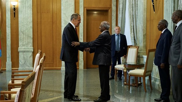 Rusk ministr zahrani Sergej Lavrov (vlevo) pi setkn se svm eritrejskm protjkem Osmanem Slihem (srpen 2018)
