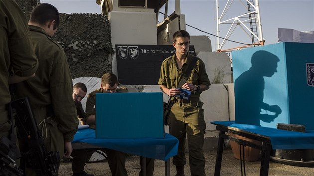 Izraelt vojci vybraj poslance novho parlamentu dva dny ped oficilnm datem voleb (7. dubna 2019)