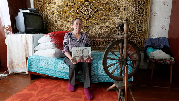 estaedestilet Lidia Slepetsov s portrty svch rodi. Jejho otce Gerasima Bersenijova vyhanl Sovtsk svaz na Sibi z Kazachstnu.