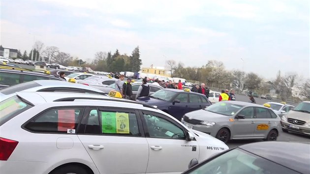 V Praze opt protestuj taxiki, vad jim novela ruc taxametry