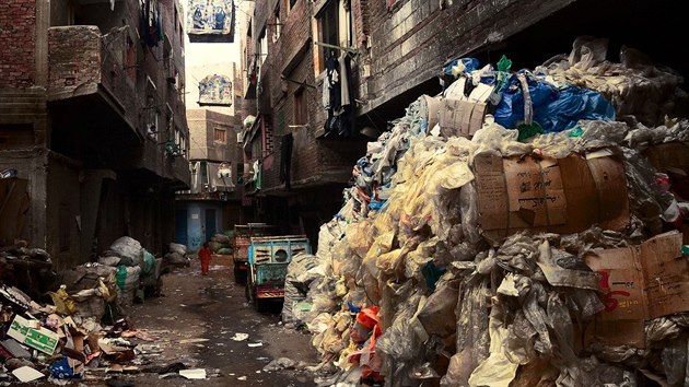 Lidé, kteří tam bydlí, po celé generace z odpadků, jejich recyklace žijí.