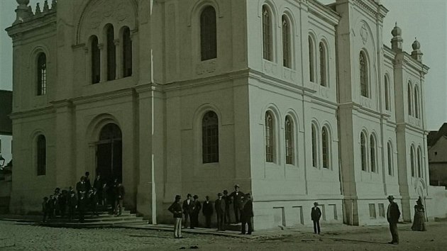 Synagoga byla poměrně vysoká, u kupole měla 26 metrů, k zemi s ní šly v roce 1977 ještě další dva přilehlé domy.