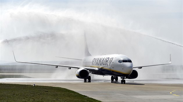 Vodní slavobránou přivítali 2. dubna 2019 na letišti v Brně první letadlo společnosti Ryanair z Berlína. Začal tak provoz nové komerční linky, která je třetí pravidelnou na brněnském letišti.