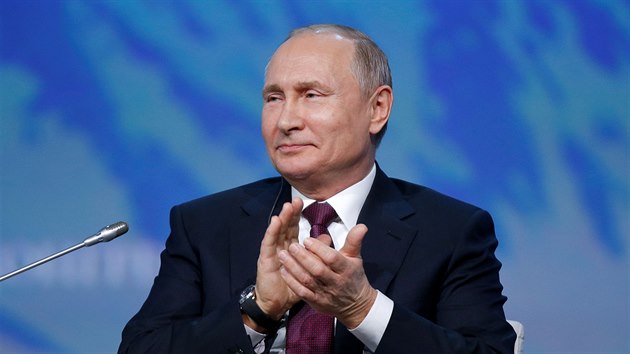 Rusk prezident Vladimir Putin na arktickm fru v Petrohradu (9. dubna 2019)