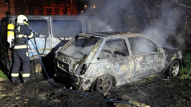 Pi poru auta v praskch Holeovicch nali hasii ohoel torzo lidskho tla (5. dubna 2019).