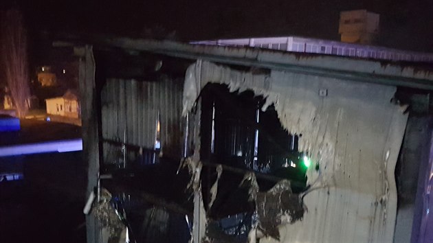Hasii vyjdli k poru v prmyslovm arelu v Otrokovicch na Zlnsku. (6. dubna 2019)