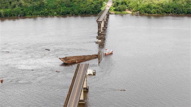 st mostu v brazilskm stt Par se po nrazu pevozn lodi ztila. (7. dubna 2019)