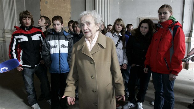 �Kdy� za mnou po setk�n� student p�ijde, �e �ekne doma rodi��m, aby komunisty nevolili, je to pro m� ta nejv�t�� odm�na,� vypr�v�la Anna Honov�.