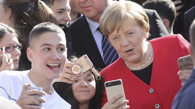 Nmeck kanclka Angela Merkelov navtvila berlnskou stedn kolu. (2. dubna 2019)