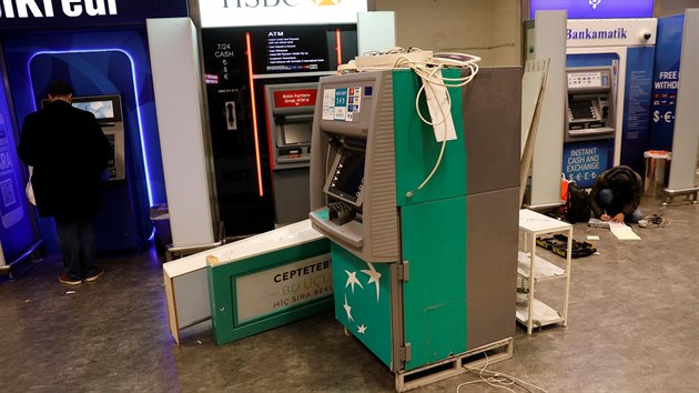 Bankomaty rznch bank jsou pipravovny na pesun na nov istanbulsk letit. (6.4.2019)