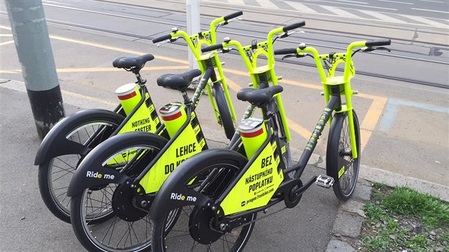 Stanovit kol Freebike pobl tramvajov zastvky Orionka. (2. 4. 2019)