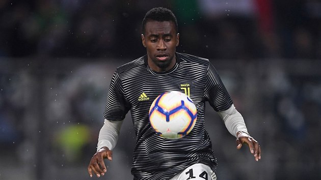 Blaise Matuidi z Juventusu se rozcviuje.