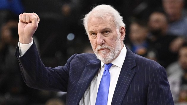 Gregg Popovich signalizuje akci San Antonia.