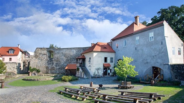 Vodn hrad Lip zaloil rod Ronovc koncem 13. stolet. 