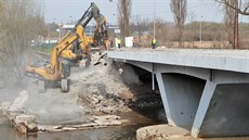 Zaala demolice Doubského mostu pes eku Ohi v Karlových Varech. (3. 4. 2019)