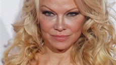 I Pamela Andersonová patí do klubu hollywoodských krásek, které podlehly...