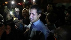 Opoziní lídr Juan Guaidó hovoí ke svým píznivcm na shromádní ve...