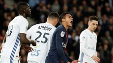 Thiago Silva z Paris St. Germain se zlobí během zápasu proti Štrasburku.