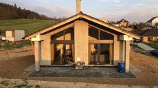 Nízkoenergetický bungalov stav�l Tomá� svépomocí. D�vodem byl napjatý rozpo�et. 