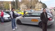 Taxikái se seli na Strahov k protestu proti novele zákona, která podle nich...