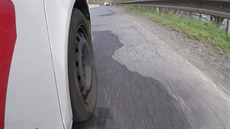Mezi Měchenicemi a Zbraslaví opravili silnici, řidiči si stěžují na hrboly