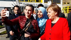 Nmecká kancléka Angela Merkelová navtívila berlínskou stední kolu. (2....