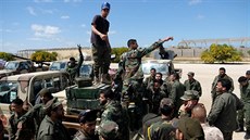 lenové jednotek samozvané Libyjské národní armády (LNA), kterou vede marál...