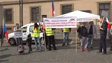 Taxikáři se sešli na Strahově k protestu proti novele zákona, která podle nich...