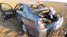 Opilý �idi� na P�erovsku vyjel mimo silnici na pole, kde se v�z p�eto�il p�es...