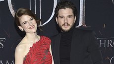 Rose Leslie a Kit Harington na premiée závrené ady seriálu Hra o trny...