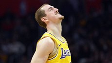 Alex Caruso z LA Lakers má radost ze své trojky.
