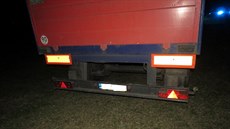 idi odstavil kamion na trávu exitu D11 na Hradecku (3. 4. 2019).