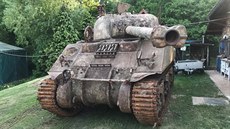 lenové Klubu 16. obrnné divize US Army obnovují americký tank Sherman.