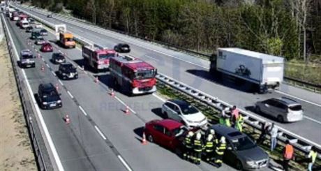 Hromadná nehoda zablokovala dálnici D1 smr Brno na 41. kilometru u ternova....