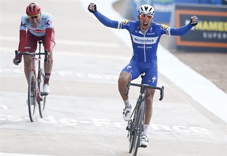 Belgický cyklista Philippe Gilbert slaví vítzství na nejslavnjí klasice roku...