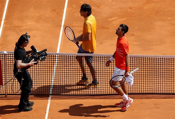 Taylor Fritz a Novak Djokovi po vzájemném souboji v Monte Carlu.