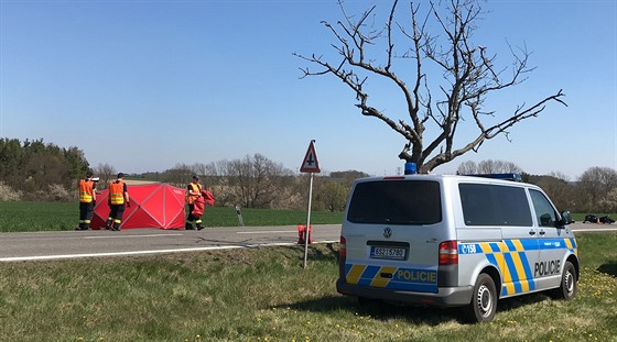 Po srážce s autem na Příbramsku zemřel motorkář (19. dubna 2019).