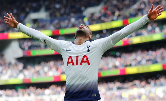 Lucas Moura z Tottenhamu slaví svj tetí zásah do st Huddersfiledu.