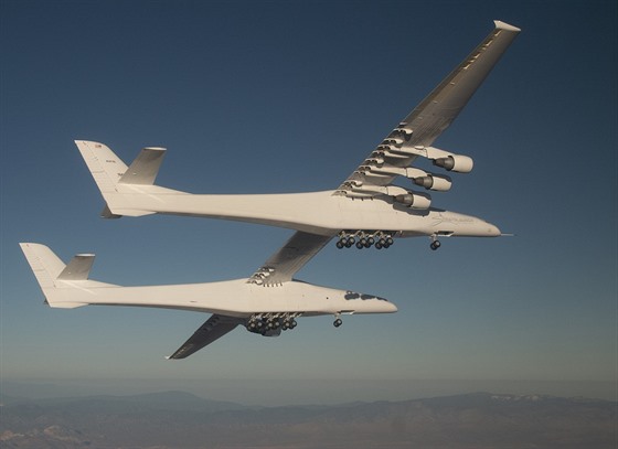 První let stroje Stratolaunch (13. duben 2019)