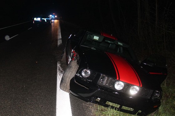Řidič Fordu Mustang v noci na neděli na pomezí Vyškovska a Hodonínska při úniku...